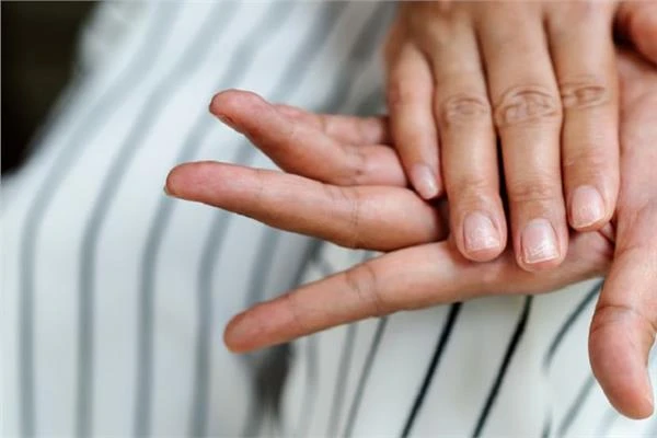 ما دلالة شكل ولون الأظافر على الصحة؟ متفرقات شاهد المقال التالي من صحافة مصر عن ما دلالة شكل ولون الأظافر على الصحة؟، ما دلالة شكل ولون الأظافر على