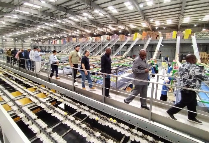 10 سفراء أفارقة بتجمع السادك يتفقدون محطات التصدير بالطريق الصحراوي تفقد 10 سفراء بدول تجمع السادك الاقتصادي بجنوب غرب القارة الإفريقية والمتواجدين