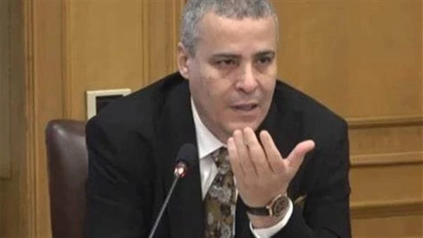 قناوي: ضرورة الحصول على الأراضي بمختلف المساحات بشكل فوري ودون قرعة أشاد عماد قناوي عضو مجلس إدارة الاتحاد العام للغرف التجارية ورئيس شعبة المستوردين