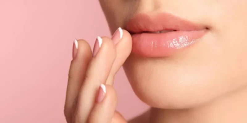 أفضل مرطبات للشفايف.. تعرفى على افضل مرطبات لحماية الشفايف من التشققتعتبر الشفايف الجميلة والطبيعية هي التى تظهر الوجه بشكل جذاب، ولذلك فإن الاهتمام