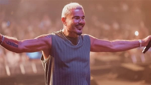 بيتصور مع الجمهور.. عمرو دياب يحتفي بحفله الغنائي في السعودية احتفى الفنان عمرو دياب بحفله الذي أقيم مساء الخميس في المملكة العربية السعودية وحضره عدد كبير من الجمهور. ونشر عمرو دي