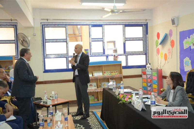 وزير التعليم يصل البحيرة ويزور المدرسة اليابانية (صور) وصل الدكتور محمد عبداللطيف وزير التربية والتعليم والتعليم الفني الومي الأحد إلى محافظة