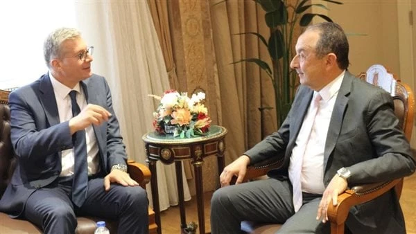 وزير قطاع الأعمال العام يستقبل وزير البترول لبحث الموضوعات المشتركة استقبل المهندس محمد شيمي وزير قطاع الأعمال العام، بمقر الوزارة بالعاصمة الإدارية،