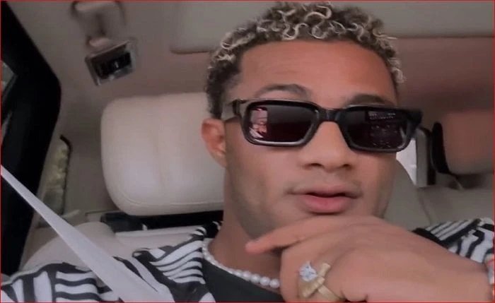 محمد رمضان يكشف حقيقة إلغاء حفله في لبنان (فيديو)أكد الفنان محمد رمضان، أن حفلته في لبنان، المقرر إقامتها يوم 15 أغسطس، ما زالت في نفس موعدها، ولم