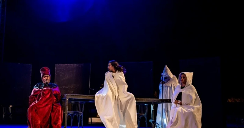 رقصة سماء للمخرج الطاهر عيسى بن العربي في مهرجان الحمامات الدولي تعرف على التالي رقصة سماء للمخرج الطاهر عيسى بن العربي في مهرجان الحمامات الدولي، مع