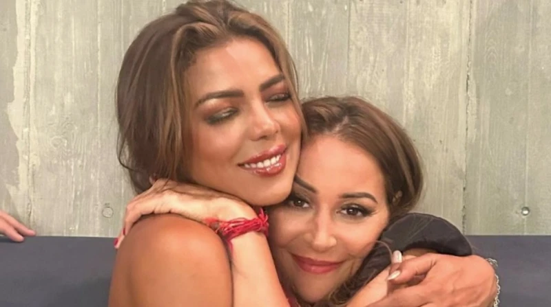 ب حضن دافىء.. ناهد السباعي تحتفل بعيد ميلاد منة شلبي احتفلت الفنانة ناهد السباعي مساء أمس، بعيد ميلاد صديقتها الفنانة منة شلبي، وسط العديد من