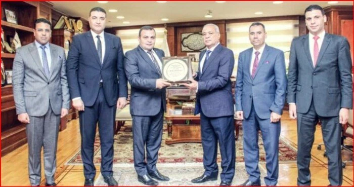 المستشار محمود فوزي يزور رئيس هيئة النيابة الإدارية (صور)المستشار محمود فوزي يزور رئيس هيئة النيابة الإدارياستقبل المستشار عبد الراضي صديق، رئيس هيئة