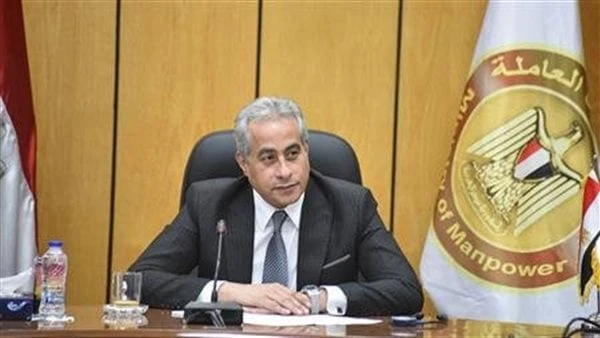 سابقة أولى من نوعها.. اتحاد العمال يتحرك قانونيا ضد وزير العمل السابق أكد مجدى البدوى نائب رئيس اتحاد عمال مصر بأن مجلس إدارة الاتحاد قرر فى جلسته الأخيرة مخاطبة الجهة الإدارية بسر