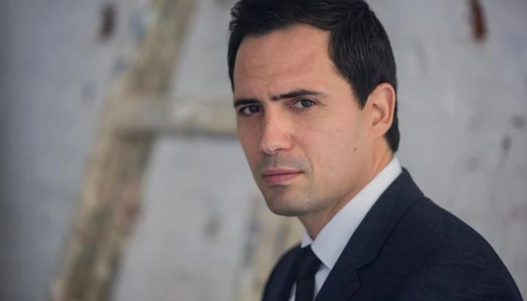 ظافر العابدين في عروس بيروت.. ما هو مرض ظافر العابدين؟ظافر العابدين، النجم التونسي الذي سطع في سماء الدراما العربية، حقق شهرة واسعة من خلال أدواره