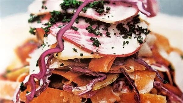 سهلة وسريعة.. طريقة عمل سلاطة كول سلو بالتفاح والرمانتعتبر طريقة عمل سلاطة كول سلو بالتفاح والرمان، من وصفات السلاطات العالمية، والتي يمكن تحضيرها في