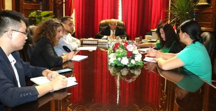 وفد صيني في مركز بحوث الصحراء لبحث سبل التعاون العلمي المشتركاستقبل الدكتور حسام شوقي، رئيس مركز بحوث الصحراء، شياو يوان شيو، ممثلة الشركة الحكومية الصينية جونج أن، للتنمية الزراعي