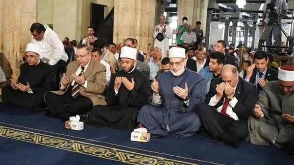 المؤسسة الدينية على قلب رجل واحد.. وزير الأوقاف ووكيل الأزهر يشهدان صلاة الجمعةشهد الدكتور أسامة الأزهري، وزير الأوقاف، والدكتور محمد عبد الرحمن