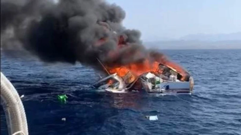 بركن فاروق.. إخماد حريق هائل شب داخل سفينة نيلية بحلوان تمكنت قوات الحماية المدنية من إخماد حريق هائل شب داخل سفينة نيلية بركن فاروق في منطقة حلوان