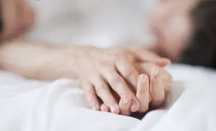 ماذا لو حلمت أني أجامع امرأة وأنا امرأة؟ وما تفسير ابن سيرين؟ حلمت أني أجامع امرأة وأنا امرأة، يرى المفسرون أن المنام يرمز إلى الشر ويحمل بعض التأويلات السلبية ولكنه يؤول إلى الخير