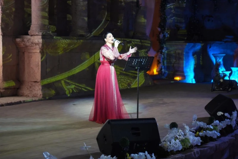 ديانا كرزون في افتتاح جرش 2024.. موناليزا تخطف الأضواء افاق عربية - خطفت سوبر ستار العرب النجمة الأردنية ديانا كرزون، الأنظار إليها في حفل الافتتاح