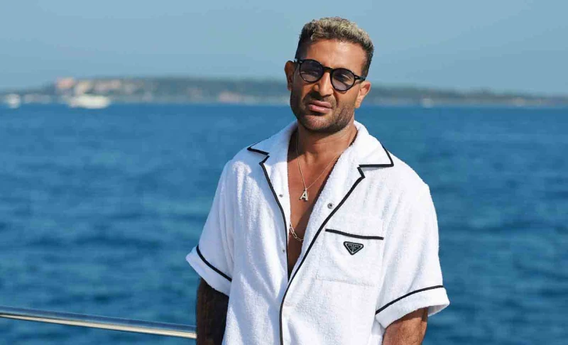 بالصور لقاء يجمع أحمد سعد وويل سميث وجوني ديب ما القصة؟ أثار الفنان المصري أحمد سعد، الجدل بين جمهوره بعد أن نشر اكثر من صورة، جمعته بالنجمين