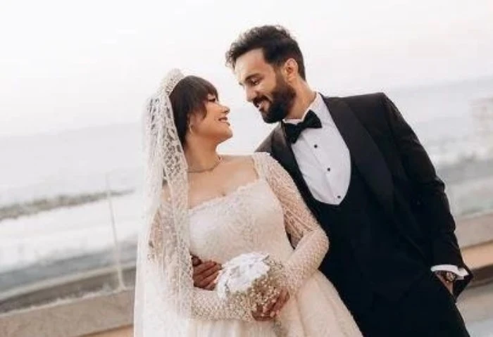 حسني شتا يتصدر التريند بعد حفل زفافه تصدر الفنان حسني شتا محرك البحث عبر وسائل التواصل الاجتماعي، وذلك بعد حفل زفافه الذي أقامه في أحد الفنادق