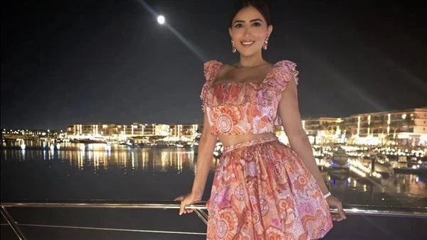 بفستان لافت.. أحدث إطلالات مي عمرتشارك الفنانة مي عمر صورها بالساحل الشمالي حيث تمضي إجازتها الصيفية قبل الانشغال بتصوير أعمال جديدة.وتنشر مي عمر صورا جديدة لها باستمرار عبر حسابها