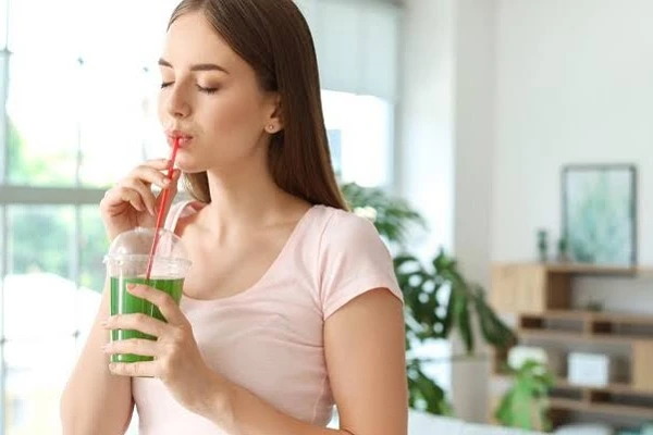 حافظي على نفسك من السمنة بتلك الوصفات الطبيعية.تعتبر السمنة قضية صحية هامة تستدعي اهتماما خاصا، ويمكن تحقيق نتائج إيجابية عبر تضمين وصفات طبيعية في نمط الحياة. في هذه المقالة، سنلق