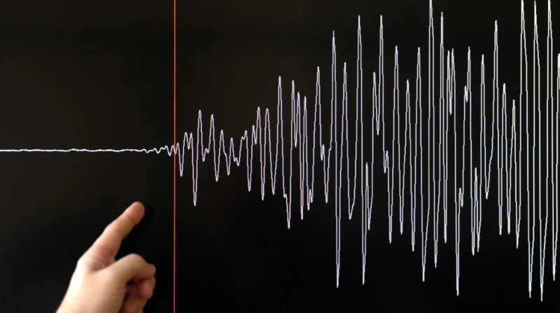 تحت مياه البحر.. زلزالان بالقرب من السعودية والسودان سجلت هيئة المسح الجيولوجي الأمريكية اليوم السبت وقوع هزتين أرضيتين في منطقة البحر الأحمر، بالقرب من السواحل السعودية والسودانية