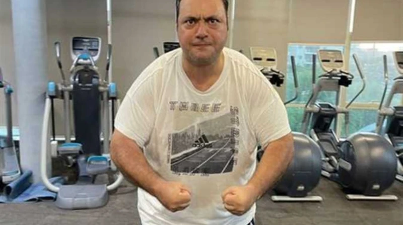 مراد مكرم بعد إنقاص وزنه: صحتي خلتني أتراجع عن قراري علق الفنان مراد مكرم، على ظهوره بعد إنقاص 8 كليو من وزنه، مشيرا إلى أنه يتبع نظاما صحيا.تعليق