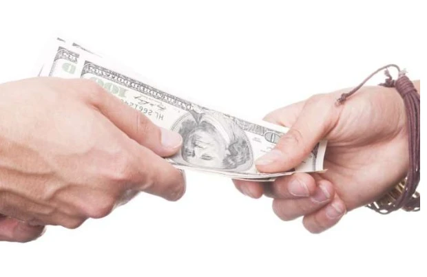 ما هو تفسير حلم إعطاء المال للعزباء لابن سيرين؟ تفسير حلم إعطاء المال للعزباء، هل رؤية إعطاء المال تبشر بالخير أم تنذر بالسوء؟ وما هي التفسيرات