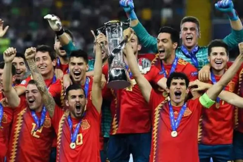 تشكيلة منتخب إسبانيا الأولمبي ضد أوزبكستان في أولمبياد باريسأعلن سانتي دينيا، مدرب منتخب إسبانيا الأولمبي، عن التشكيلة الرسمية لمباراة اليوم ضد