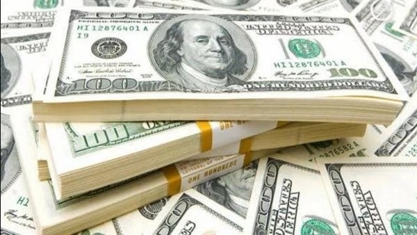 ارتفاع طفيف للدولار في بداية أسبوع حافل بقرارات السياسة النقديةارتفع الدولار بشكل طفيف، مع استعداد المتعاملين لأسبوع حافل بقرارات السياسة النقدية