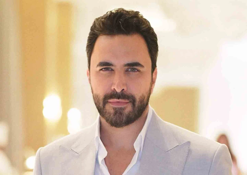 خاص نادر الأتات في مفاجأة جديدة للجمهور ماذا يحضر؟ يعيش الفنان اللبناني، نادر الأتات، حالة من النشاط الفني منذ بداية موسم حفلات الصيف، إذ علم موقع