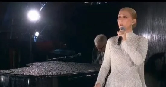 الفن - سيلين ديون تتغلب على مرضها وتغنى أنشودة الحب في افتتاح أولمبياد باريس.. صورأفاق عربية الفن نتحدث اليوم حول سيلين ديون تتغلب على مرضها وتغنى