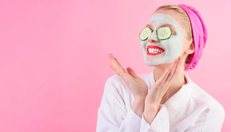 ماسكات طبيعية لإزالة الحبوب قبل العيدتعتمد هذه الماسكات الطبيعية على مكونات طبيعية موجودة في مطبخك، مما يجعلها آمنة على بشرتك ولا تسبب أي آثار