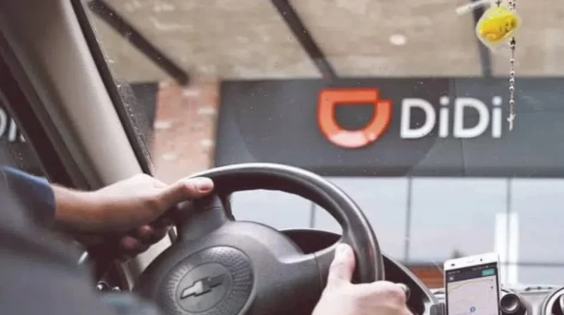 بعد حبيبة الشماع.. سائق بشركة ديدي يتحرش بفتاة في حدائق أكتوبر في جريمة جديدة تضاف إلى ملف أزمات شركات النقل الذكي، حاول سائق تابع لشركة ديدي خطف فتاة والتحرش بها جنسيا في منطقة حد