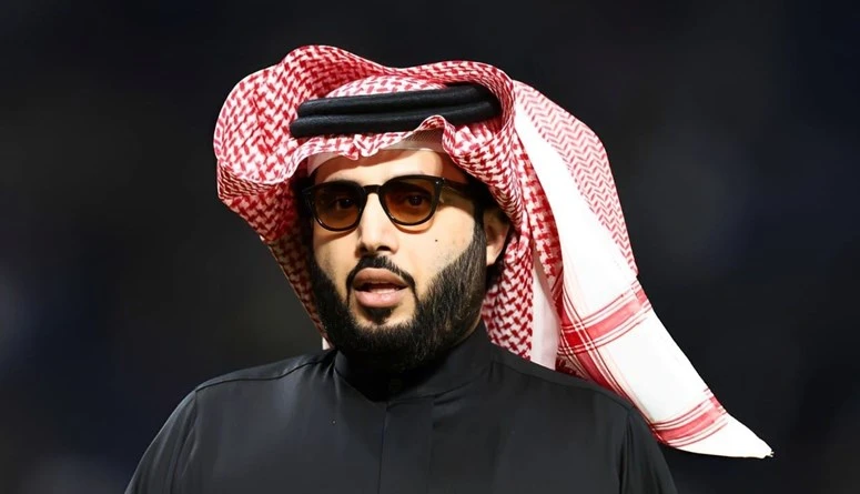 تركي آل الشيخ يعيد النظر بفيلم أحمد حلمياتخذ رئيس الهيئة العامة للترفيه في السعودية المستشار تركي آل الشيخ، قرارا بشأن فيلم مصري كان من المفترض أن