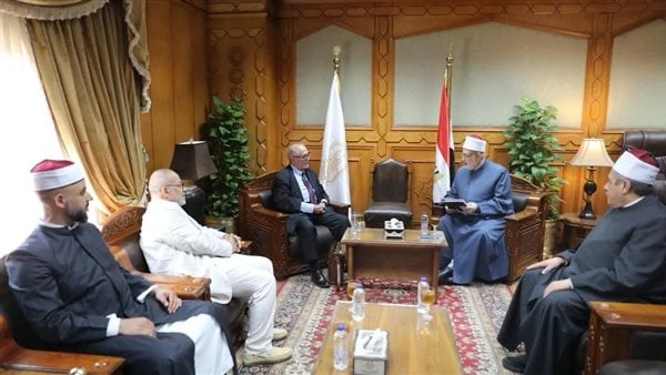 وكيل الأزهر لعميد معهد ليون: مستعدون لاستضافة أئمة فرنسا وتدريبهمأشاد كمال قبطان، عميد مسجد ليون الكبير بفرنسا، رئيس المعهد الفرنسي للحضارة الإسلامية، بالبيان الذي أصدره الأزهر الش