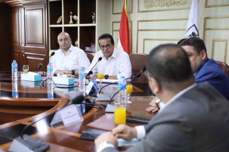 وزير الصحة ومحافظ بني سويف يجتمعان بأعضاء النواب والشيوخ لمناقشة تطوير المنظومة الصحية عقد الدكتور خالد عبدالغفار نائب رئيس مجلس الوزراء ووزير الصحة