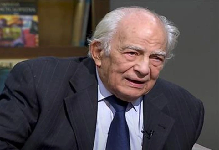 رشوان توفيق يتصدر التريند بعد شائعة زواجه من فتاة شابة تصدر الفنان رشوان توفيق محرك البحث عبر وسائل التواصل الاجتماعي، وذلك بعد تردد شائعات حول زواجه