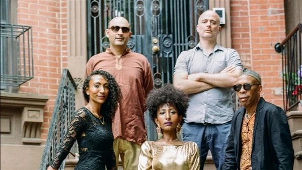 بين نيويورك والسودان.. السارة تطلق أغنية انتي كلك زينةأطلقت الفرقة السودانية السارة والنوباتون أجدد أعمالها الغنائية فيديو كليب انتي كلك زينة، وتم