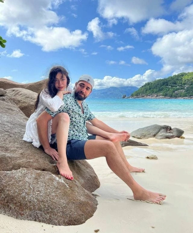 نسليهان أتاغول تعلن بصورة حملها من قدير دوغلو افاق عربية - فاجأت النجمة نسليهان أتاغول متابعيها عبر تطبيق انستغرام بإعلان خبر حملها وانتظارها