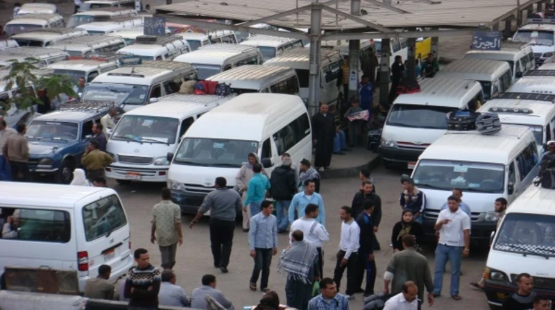 بعد رفع أسعار البنزين.. ماذا يحدث للمتلاعبين في أجرة المواصلات؟ يستغل بعض السائقين قرار الحكومة برفع أسعار البنزين والسولار، لرفع الأجرة على