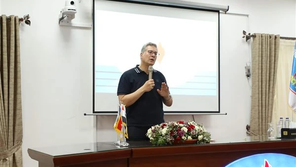 وزير البترول والثروة المعدنية يتفقد مواقع الإنتاج فى منطقة حقل سلام بشركة خالدةأكد المهندس كريم بدوى وزير البترول والثروة المعدنية على الدعم المستمر