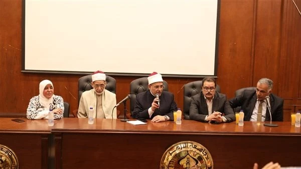 جامعة الأزهر تكرم خريجي الدفعة الثانية من دورة الأحاديث النبوية ودراسة الأسانيدشهد الدكتور سلامة جمعة داود، رئيس الجامعة، تخريج الدفعة الثانية من