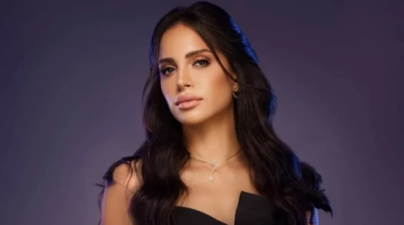 بسبب علي صوتك.. آمال ماهر تغضب جمهور الكينج لاحقت الفنان آمال ماهر، موجة من الانتقادات لا سيما بين جمهور الفنان محمد منير، وذلك بعد أدائها أغنية علي