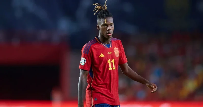 الجوهرة نيكو ويليامز يطرق أبواب برشلونة يبدو أن مستقبل الإسباني نيكو ويليامز نجم نادي أتلتيك بلباو يقترب أكثر من نادي برشلونة، بحسب صحيفة موندو ديبورتيفو الإسبانية. وتشير تصريحات ا