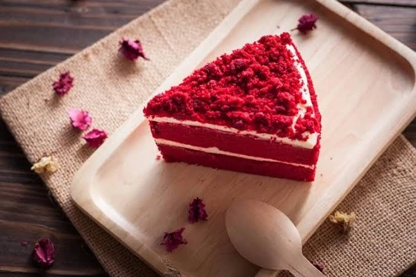 كيكة الريد فيلفيت.. وصفة سهلة لتحضير حلوى شهية.تعتبر كيكة الريد فيلفيت واحدة من الحلويات الشهية والمحبوبة التي يمكن تقديمها في أي مناسبة، سواء كانت