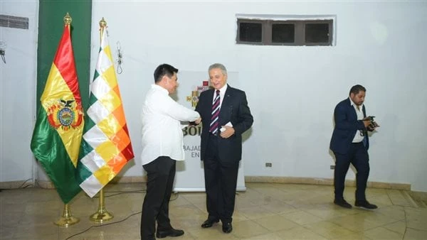 مكتبة مصر العامة بالزاوية الحمراء تحتفل باليوم العالمي لدولة بوليفيااستضافت مكتبة مصر العامة بالزاوية الحمراء، برئاسة السفير عبد الرؤوف الريدي، مساء