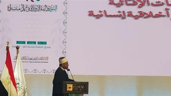 عمرو الورداني: نموذج التكامل الإفتائي الحضاري ضرورة لمواجهة تحديات العصرقال الدكتور عمرو الورداني، أمين الفتوى بدار الإفتاء المصرية، في الجلسة