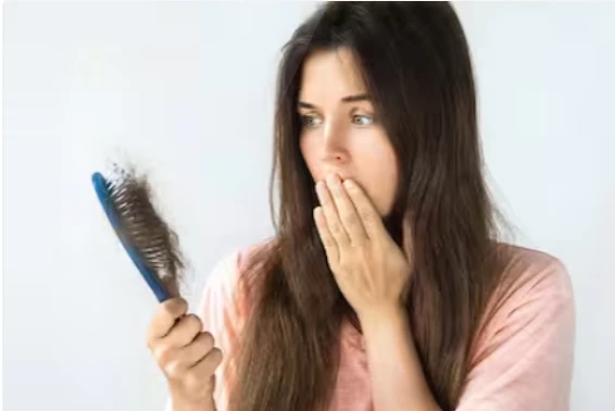 تعرف على تفسير سقوط الشعر في المنام للعزباء لابن سيرين و تساقط الشعر بغزارة للعزباء سقوط الشعر في المنام للعزباء، يعتبر من أكثر الأحلام التي تسبب