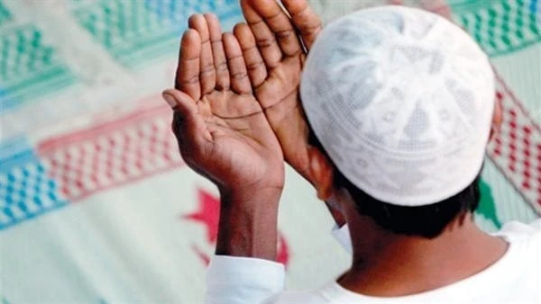 يبعد عن المحرمات ويشجع على الطاعة.. ماذا يحدث إذا داومت على ذكر الله قال الدكتور عويضة عثمان، أمين الفتوى في دار الإفتاء المصرية، إن الذكر منشور الولاية فى البدية والنهاية، وهو الذ