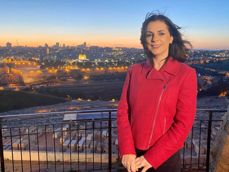 نجوان سمري مسلمة أم مسيحية؟!نجوان سمري هي واحدة من أشهر الصحفيات في دولة فلسطين، وللك هي موضع اهتمام الكثيرين ومحل إنشغال تفكيرهم، ويريدون معرفة إن