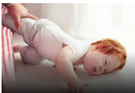 تفسير حلم سقوط الطفل من مكان مرتفع لابن سيرين تفسير حلم سقوط الطفل من مكان مرتفع قد يدل على عدة تآويل بالنسبة للرائي، ويتحدد المعنى الدقيق للمنام